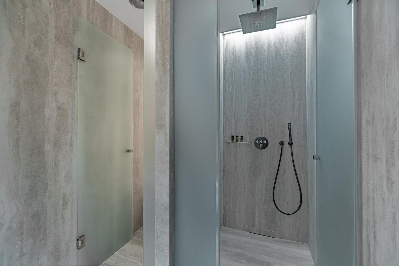 Hellenic Vibes Smart Hotel Aten Exteriör bild A shower cubicle