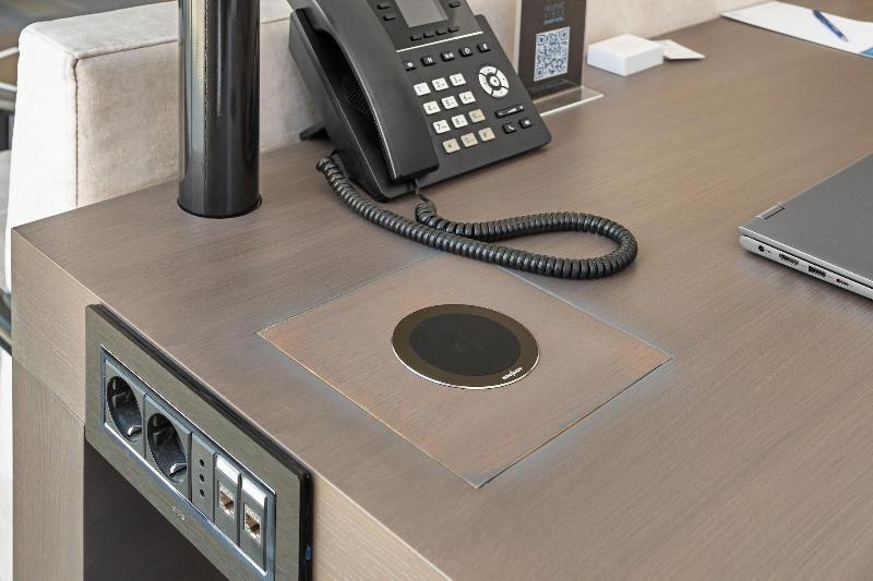 Hellenic Vibes Smart Hotel Aten Exteriör bild A tabletop wireless charger