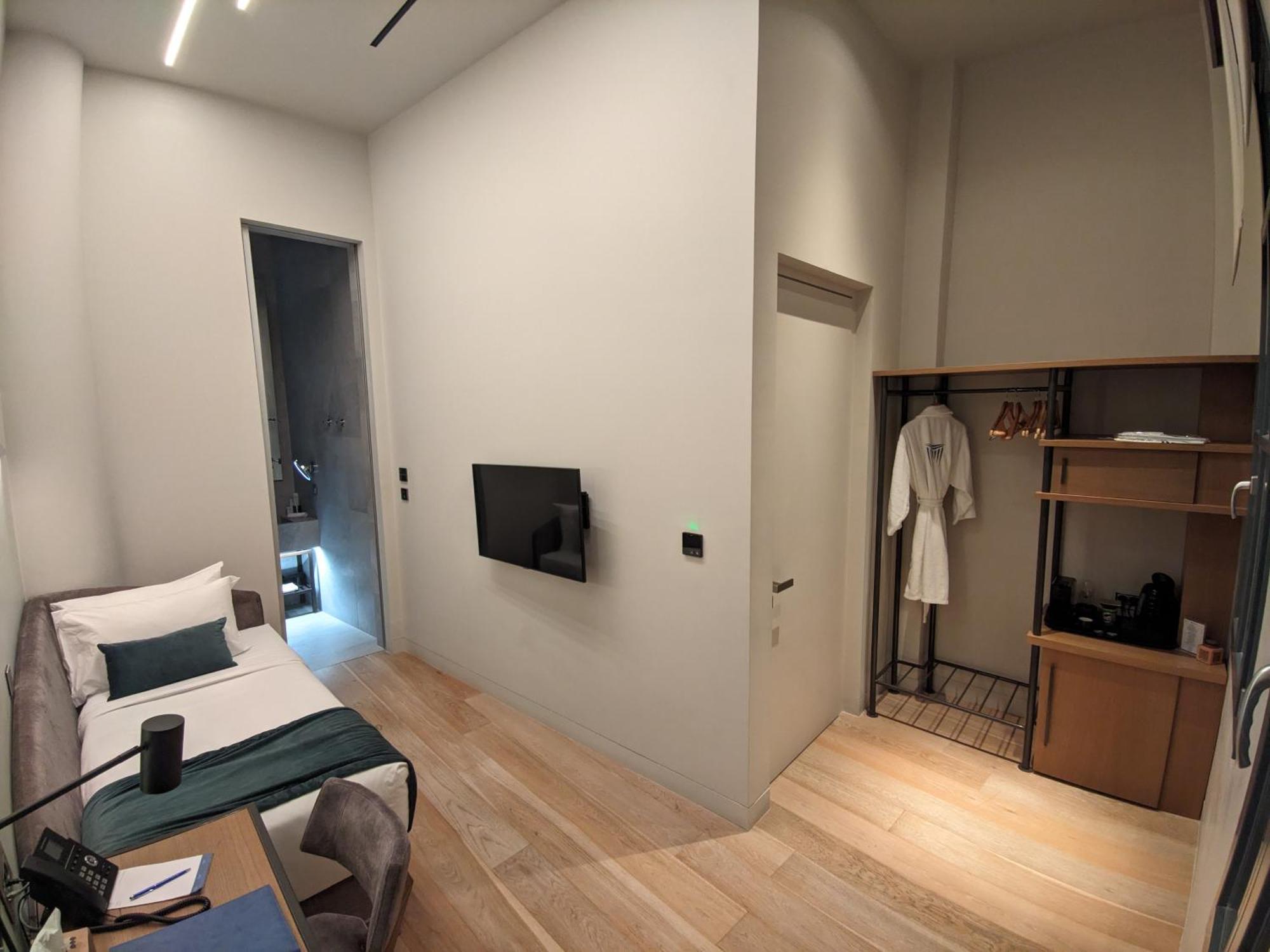 Hellenic Vibes Smart Hotel Aten Rum bild A room at the hotel